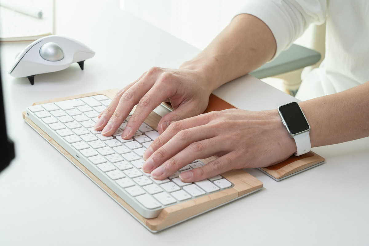 GROVEMADE キーボードトレイ&リストレストをレビュー｜デスクにある