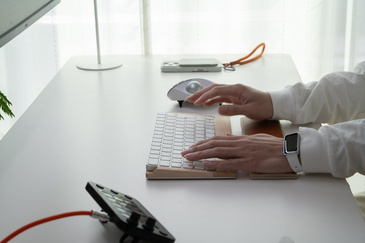 GROVEMADE キーボードトレイ&リストレストをレビュー｜デスクにある