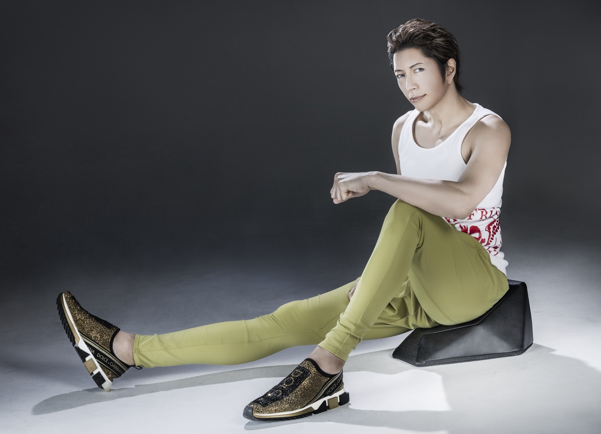 GACKTがプロデュースしたストレッチアイテム『エクストラクッション