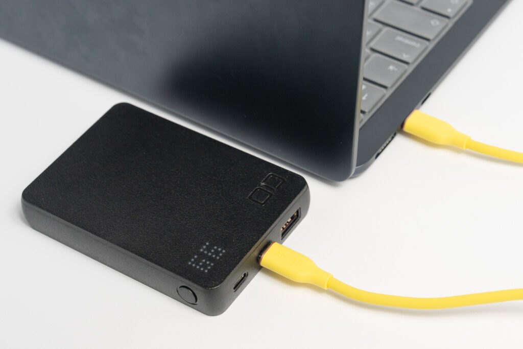 2024年】MacBookを充電できるモバイルバッテリーおすすめ10選！外出先