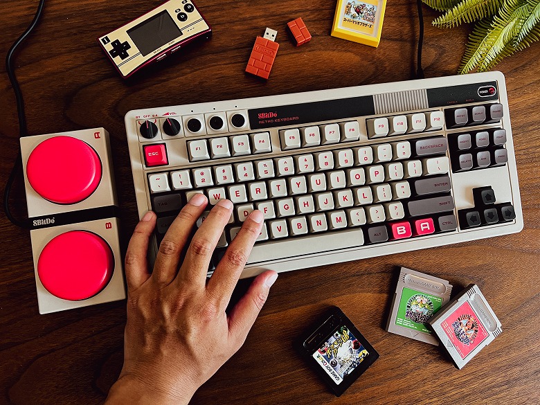8BitDo Retro Mechanical Keyboard レビュー】レトロとハイテクの融合