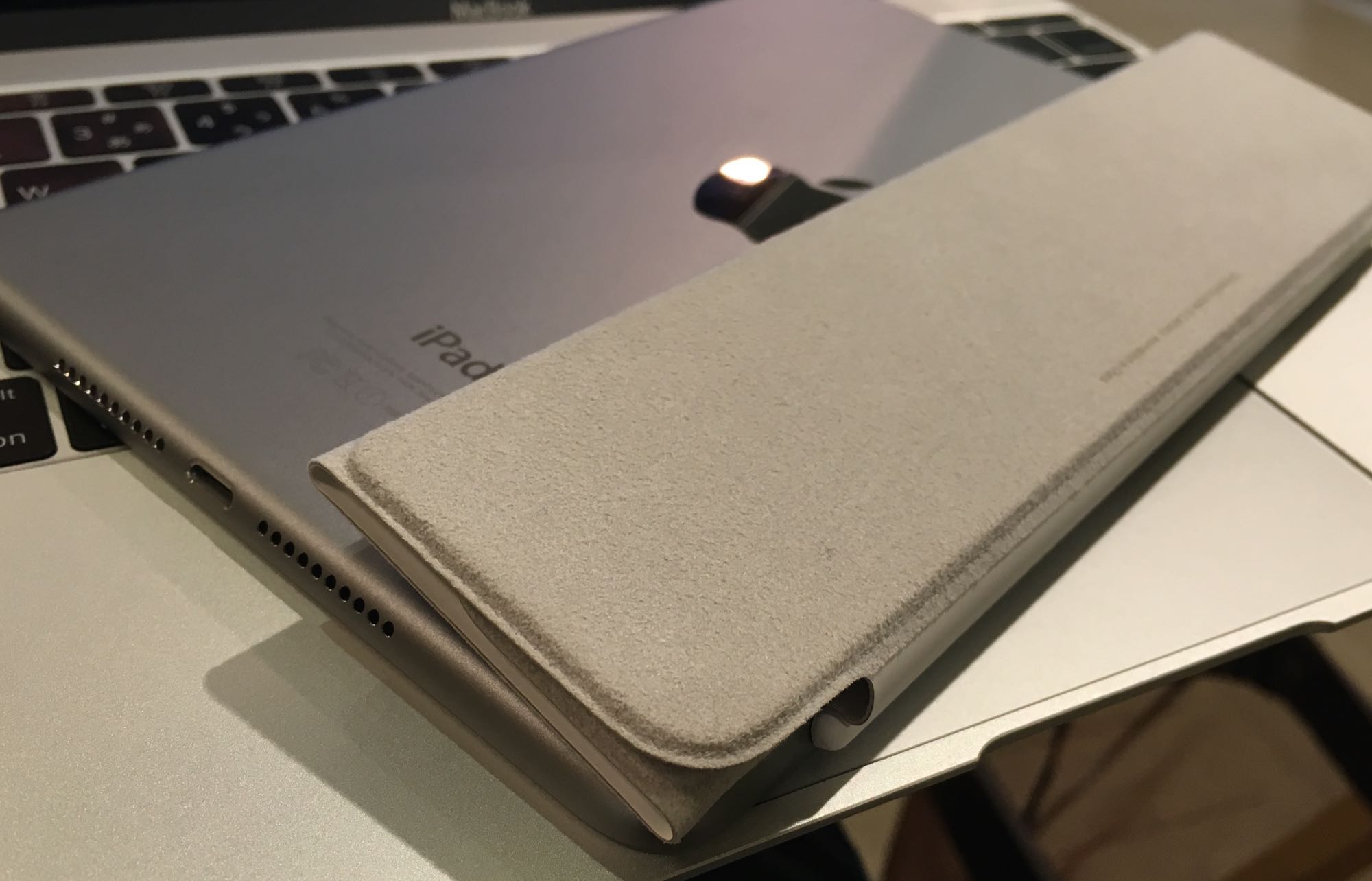やっぱりiPadには必須！新色ホワイトの「iPad mini 4 Smart Cover」を