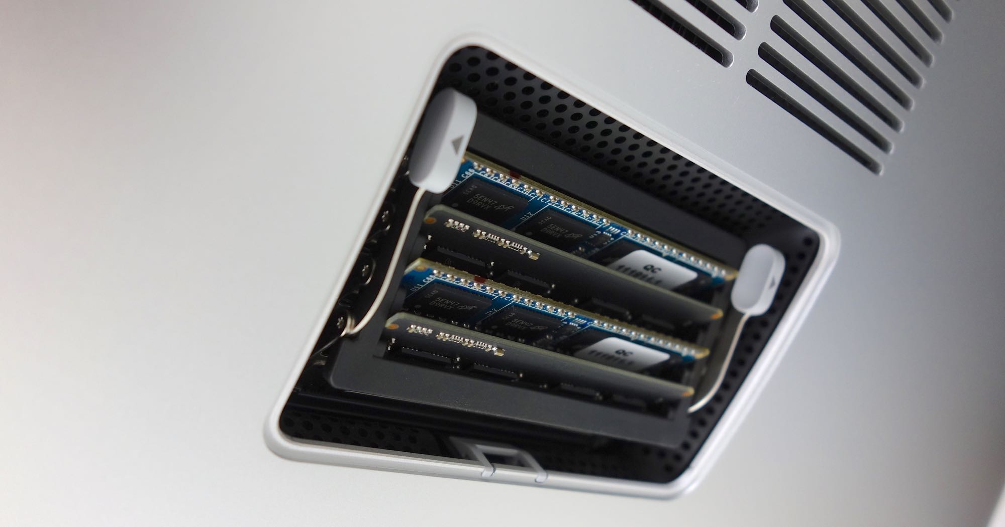 2015年モデルの27インチiMac 5KにRAM(メモリ)を増設して8GB→24GBにし