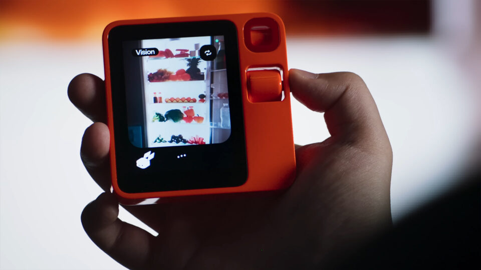 様々な操作を実行してくれるAI端末「rabbit r1」が発表後好評、日本