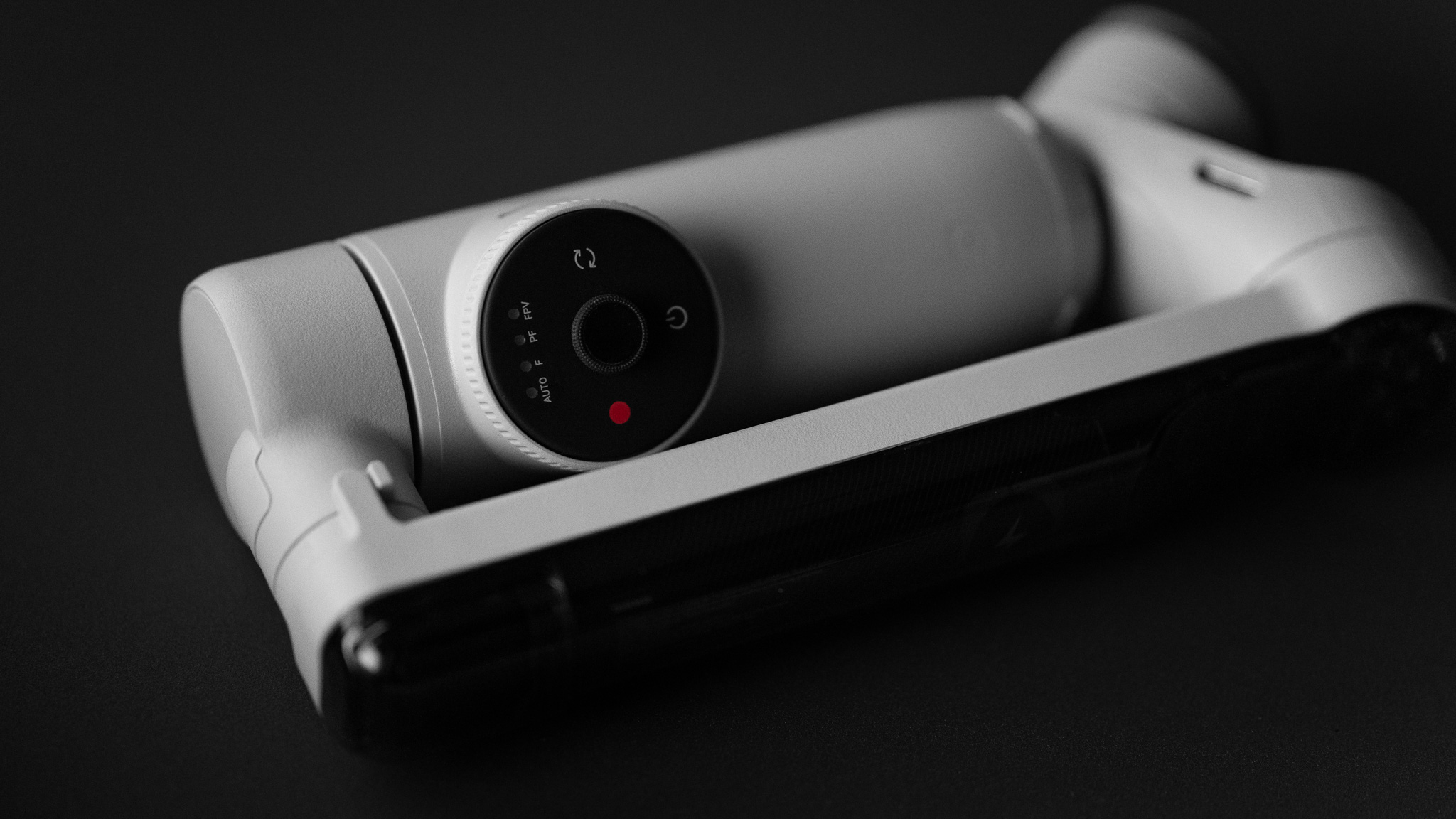 売り切りセール】Insta360 Flow スマートフォンスタビライザー Amazon