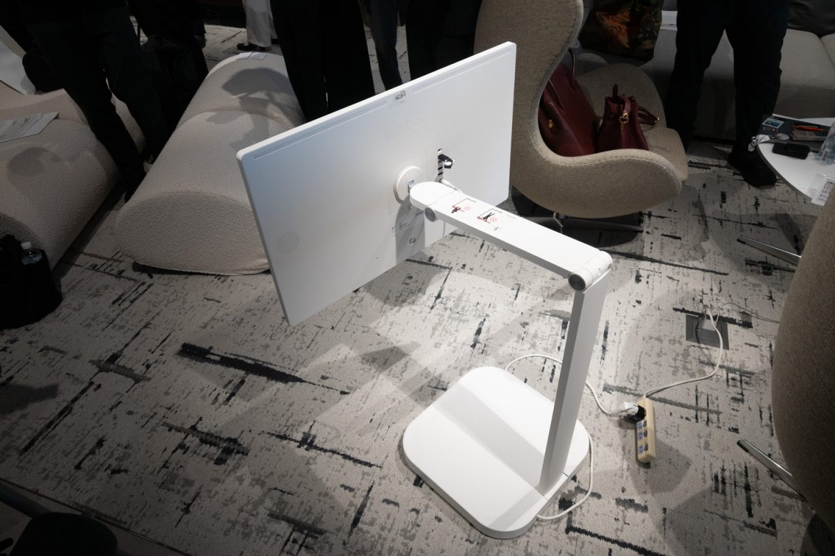 LG、“新発想”自在なスタンド搭載のスマートモニター「LG Smart Monitor