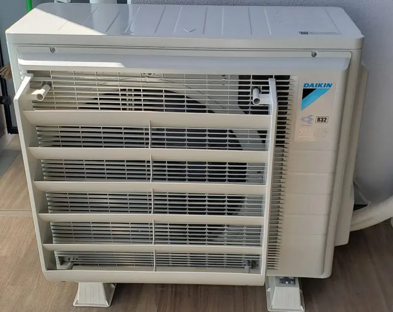 ダイキン製室外機に風向調整板を取り付ける | Gadgetter ガジェッター