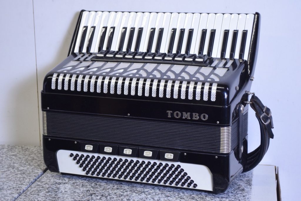 TOMBO アコーディオン 41鍵120B 黒 TOMBO アコーディオン 41鍵120B 黒