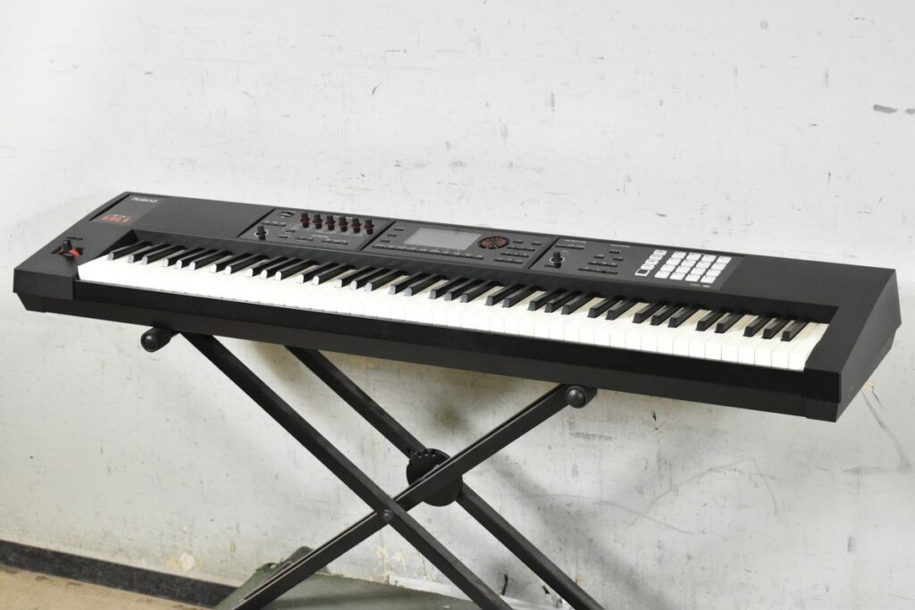 Roland/ローランド キーボード シンセサイザー FA-08 - 楽器の買取屋