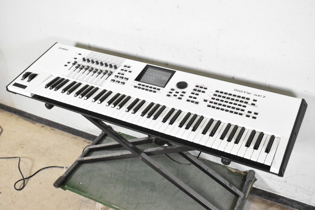 YAMAHA ヤマハ シンセサイザー MOTIF XF7 WH - 楽器の買取屋さん｜最短