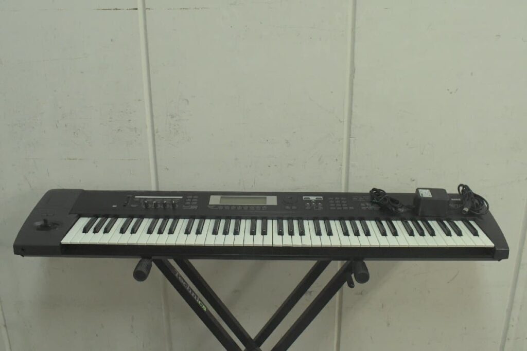 KORG コルグ TR76 シンセサイザー - 楽器の買取屋さん｜最短30分で出張