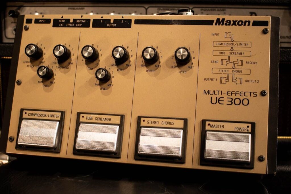 Maxon UE 300 MULTI-EFFECTS マクソン アナログマルチエフェクター