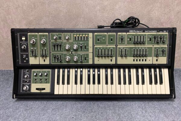 Roland ローランド Lucina AX-09 シンセサイザー ショルダーキーボード