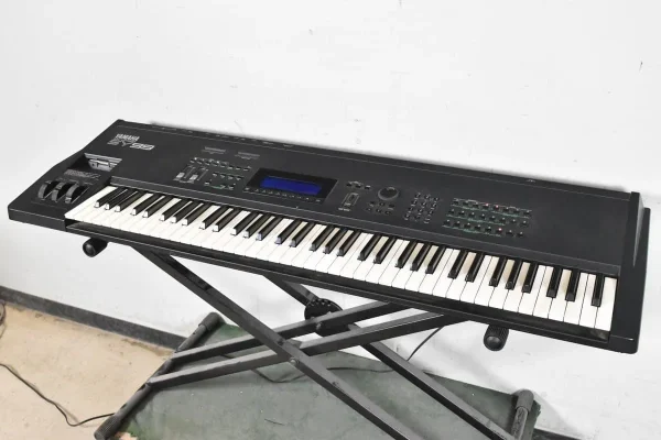 Roland/ローランド ショルダーキーボード シンセサイザー Lucina AX-09