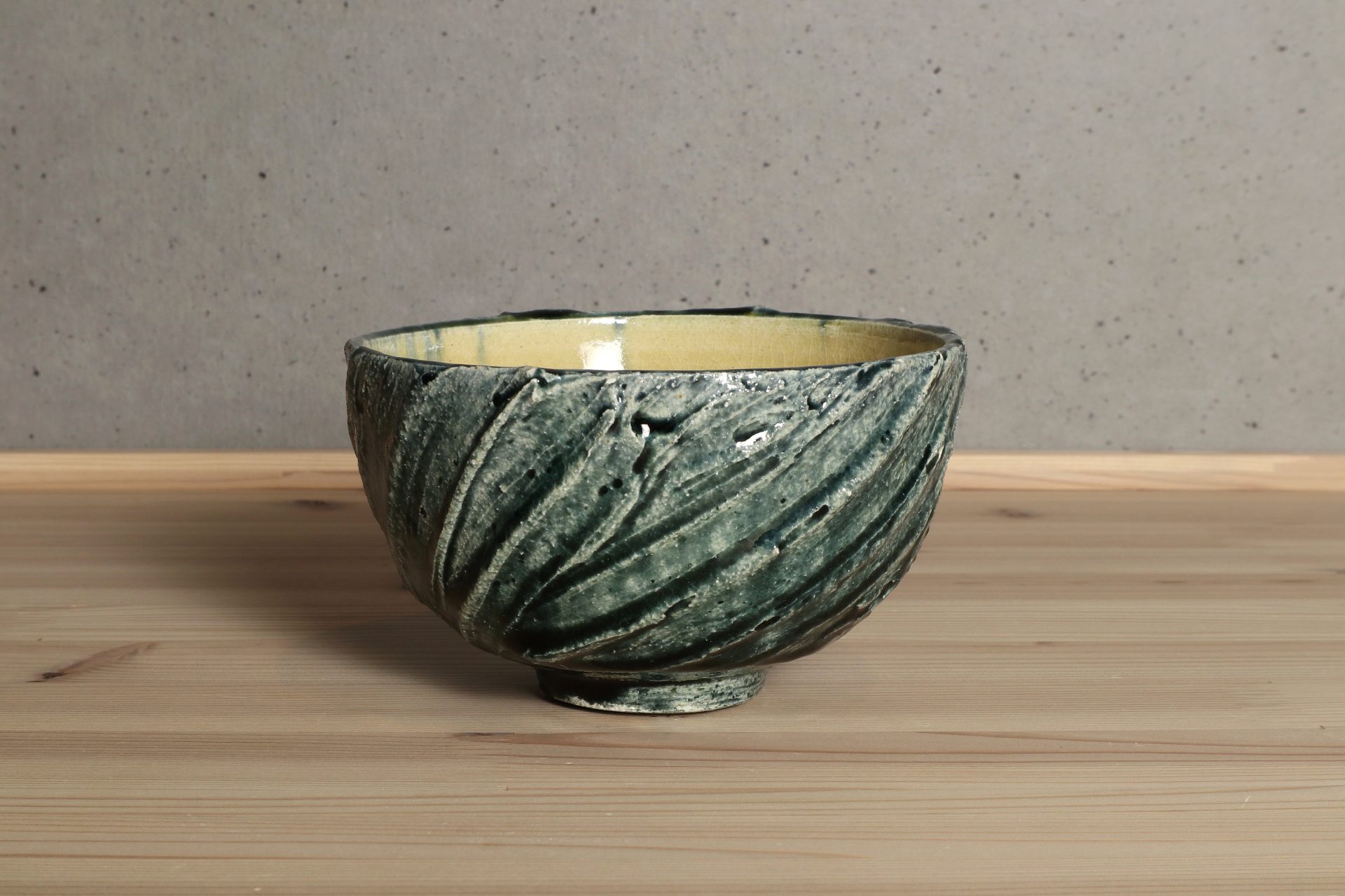 中国 緑釉竹雀 筆入 易叟居 送料込み0225 中国 緑釉