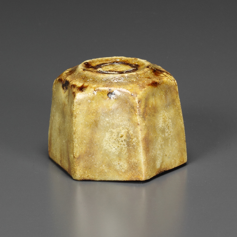 池西 剛 黄瀬戸「ぐいのみ手」六角盃 (IGA0101 ) | ギャラリーラボ