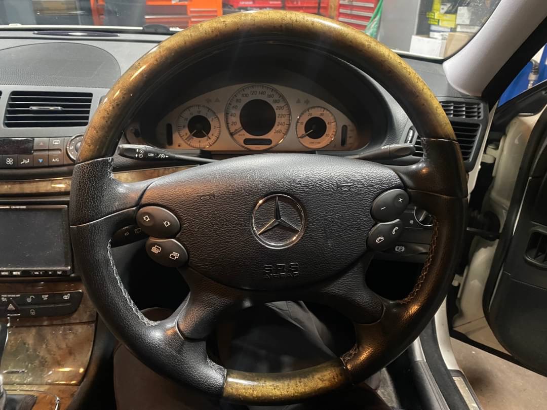 メルセデス・ベンツ Eクラス W211 ステアリングアングルセンサー交換