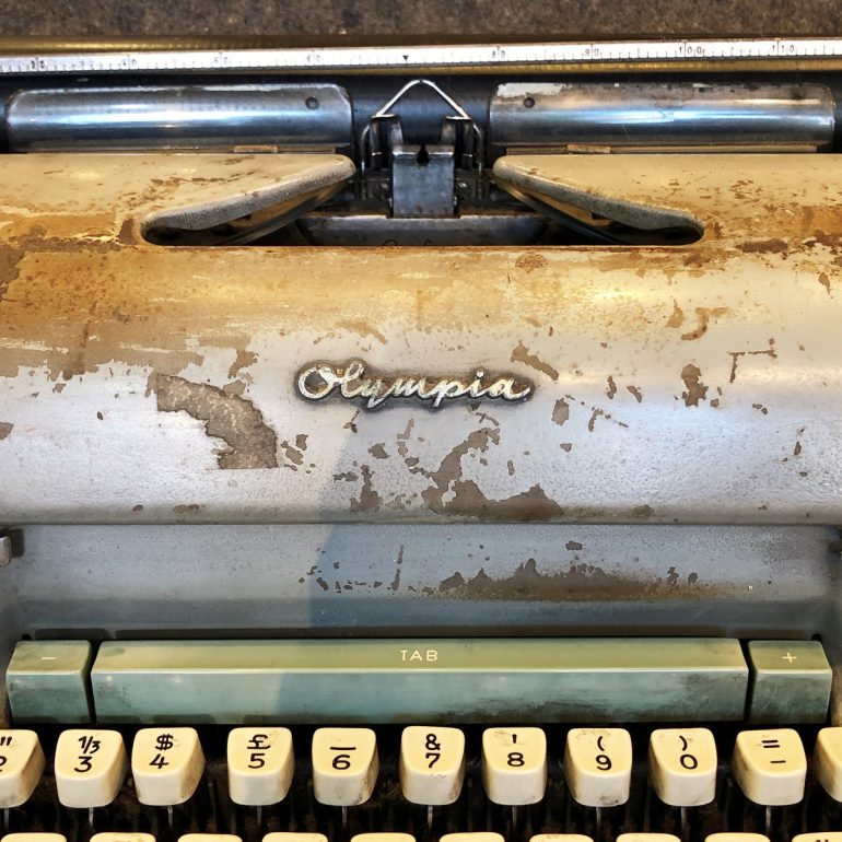 OLYMPIA オリンピア DeLuxe 60's タイプライター ヴィンテージ