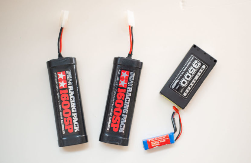 ラジコンカー走行前に必要な準備・バッテリーの充電と送信機（プロポ