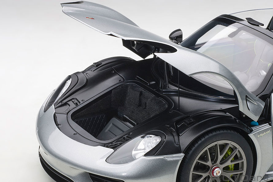 限定生産 “918台” の次世代スーパースポーツカー～ ミニカー「1/18