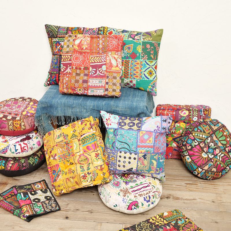 グジャラート刺繍古布パッチワーク ラウンドクッション｜マライカ公式通販