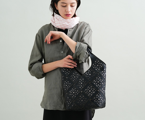 サスティナブルカットワーク トートバッグ（大）｜商品一覧 | 革財布