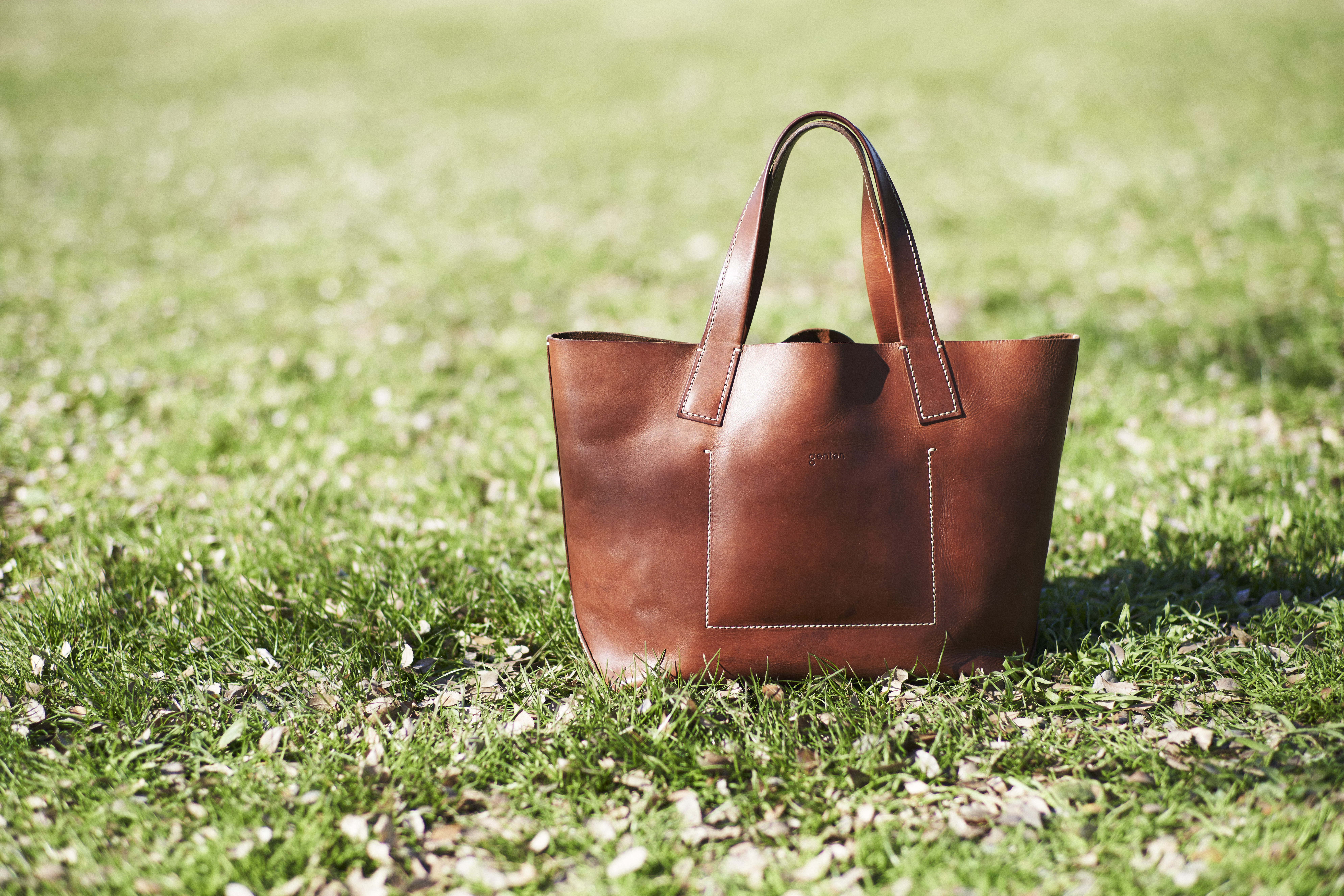 アマーノ トートバッグ M｜商品一覧 | 革財布、バッグのgenten