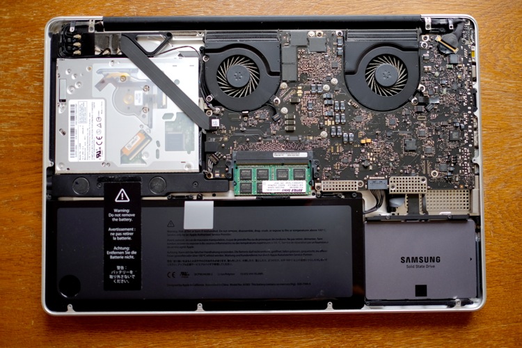 中古MBPも新品並に！】MacBook Pro 17″（early-2011）の SSD交換手順を