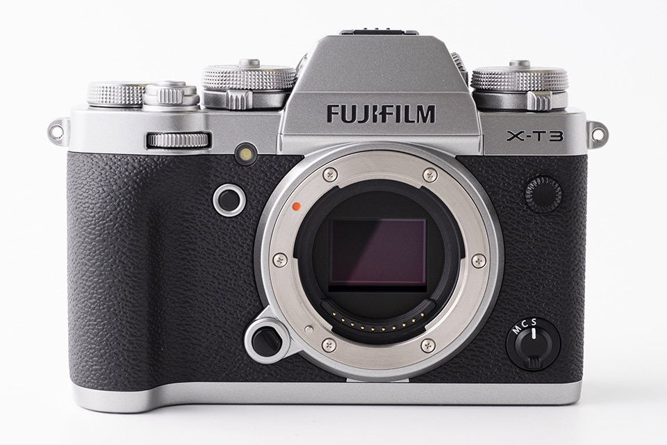 クラシカルなフォルムで人気のミラーレスがさらに進化「富士フイルム X