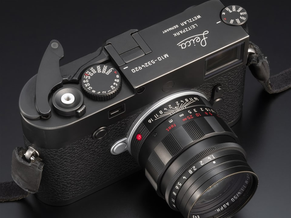 往年の名機を彷彿とさせる巻き上げレバー型サムレスト「サムレスト