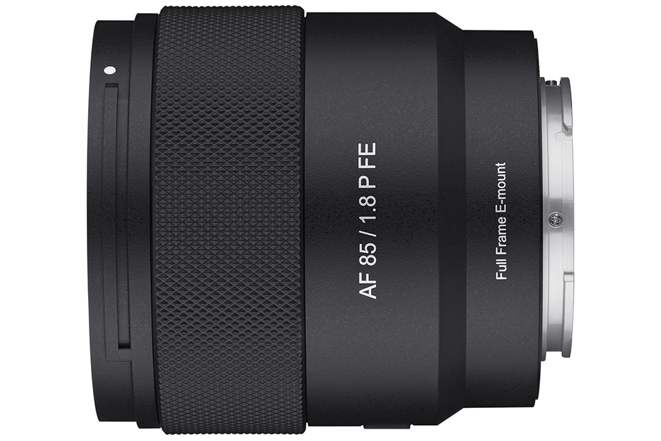 ポートレートの描写を突き詰めた軽量コンパクトな中望遠レンズ