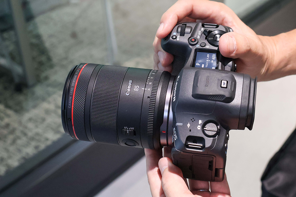 美ボケと高画質を両立させたF1.4の大口径中望遠レンズ「キヤノン