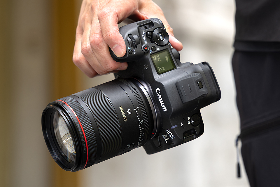 美ボケと高画質を両立させたF1.4の大口径中望遠レンズ「キヤノン