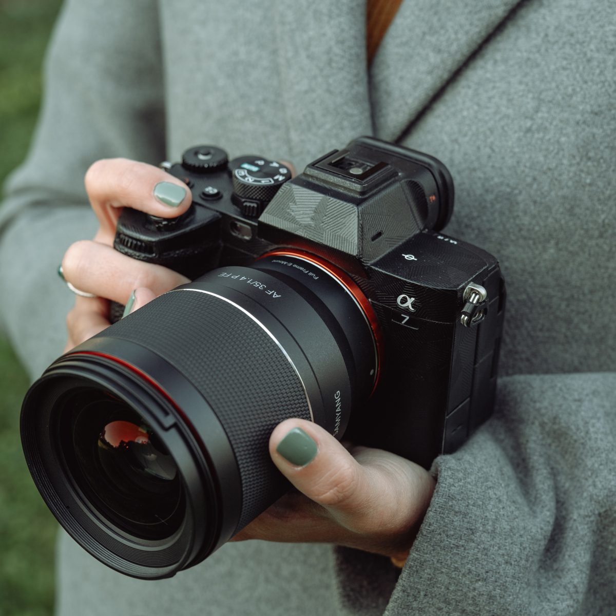 サムヤン Primaシリーズ第1弾の大口径単焦点レンズ「SAMYANG AF 35mm