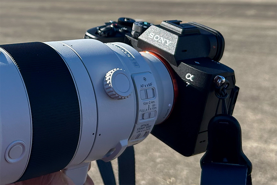 実写レビュー】撮影枚数7千枚！ ブルーインパルス撮影で「ソニー α7 V