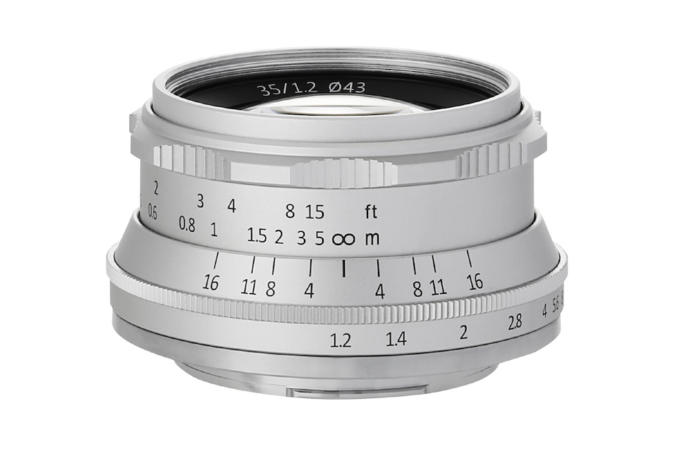 2万円台で買える明るいレンズ「7Artisans 35mm F1.2」のシルバーモデル