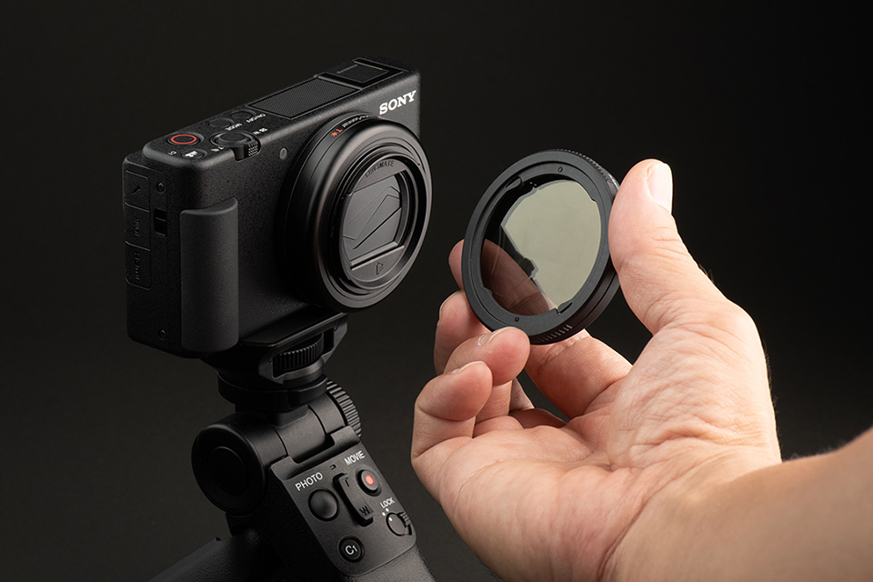 全ズーム域でケラレなし、ソニーZV-1専用のフィルターアダプター