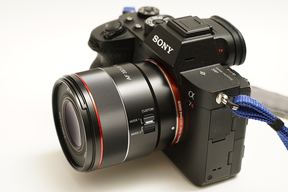 キレもボケ味も優秀！ 5万円以下のお手ごろレンズ「サムヤン AF 35mm