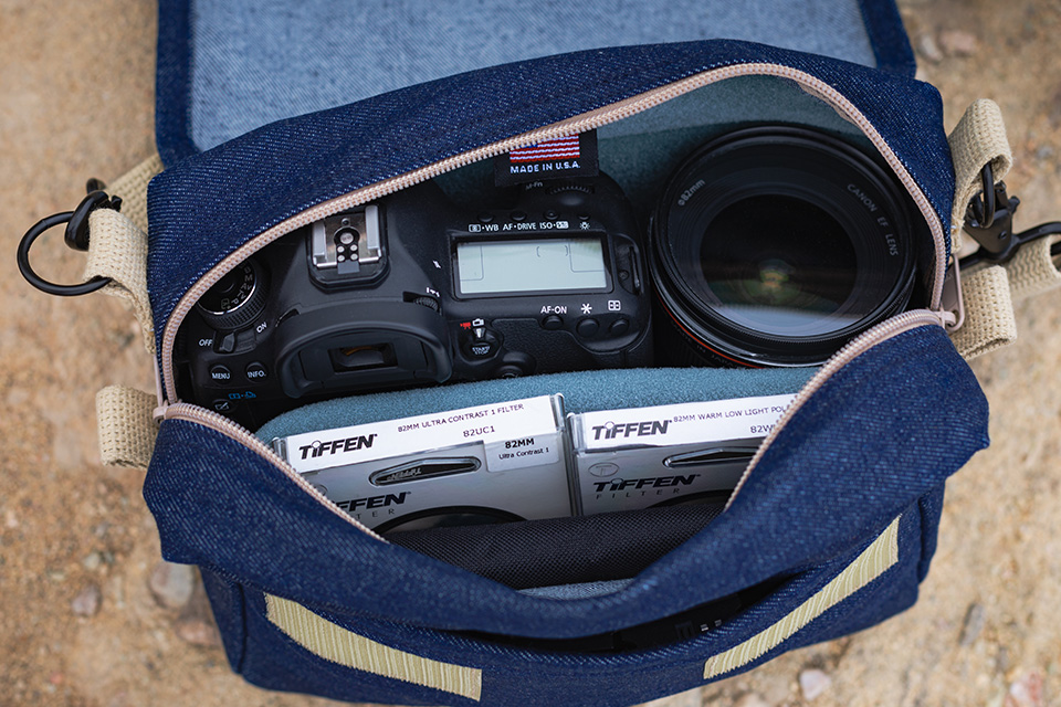 ちょっとした撮影にちょうどいいサイズのショルダーバッグ「ドンケ F