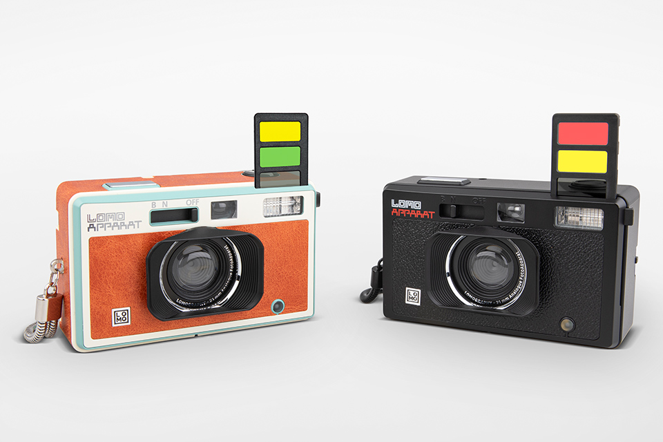 超広角レンズにアタッチメントを付けて楽しめるレトロデザインの