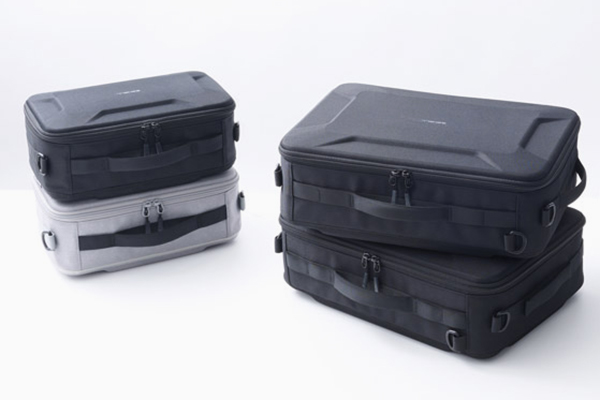 カメラやレンズを衝撃から守る、積み重ねできるセミハードケース