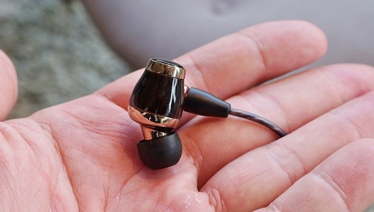 Victorブランドが本格復活! 18万円の高級イヤホン「HA‐FW10000」など