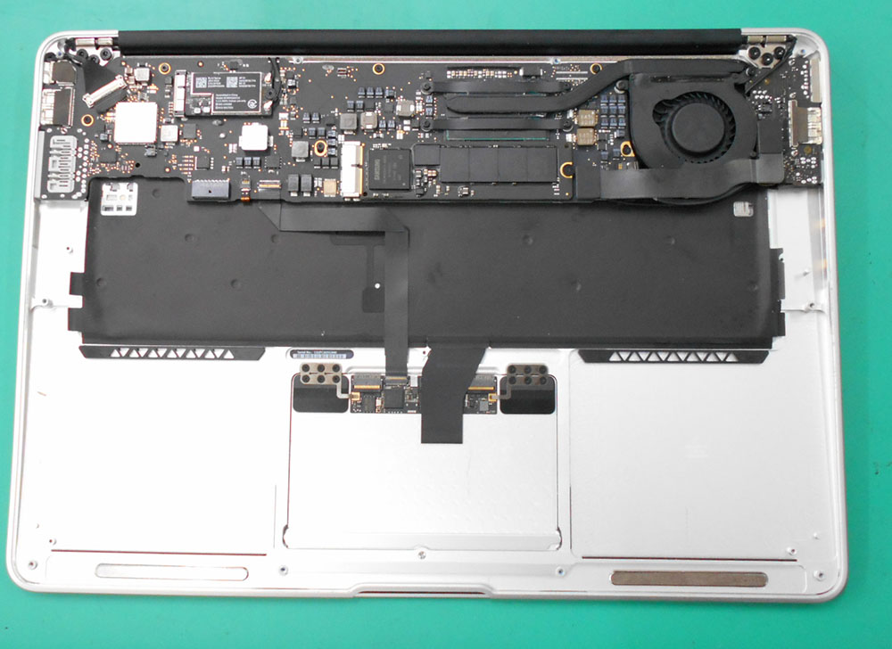 macbook air 2015 early 13inch 水没・電源が入らない | パソコン