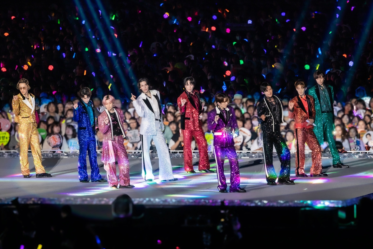 そこはド派手でエネルギッシュな「Snow World」。Snow Man初の