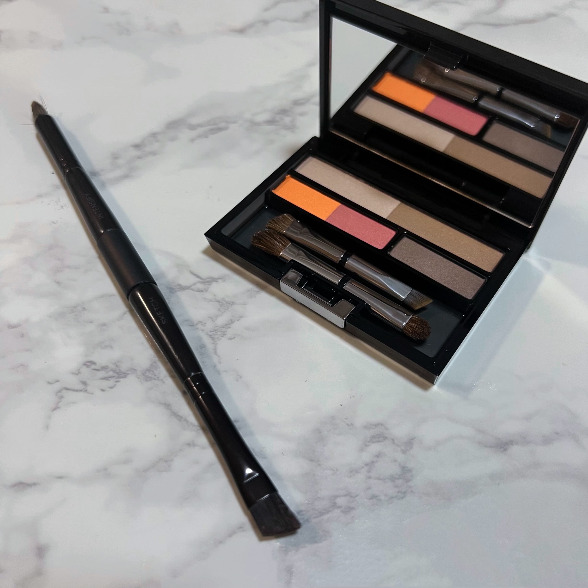 ヘア＆メイクさんもおすすめ！絶妙なバランスに仕上がるアイブロウ