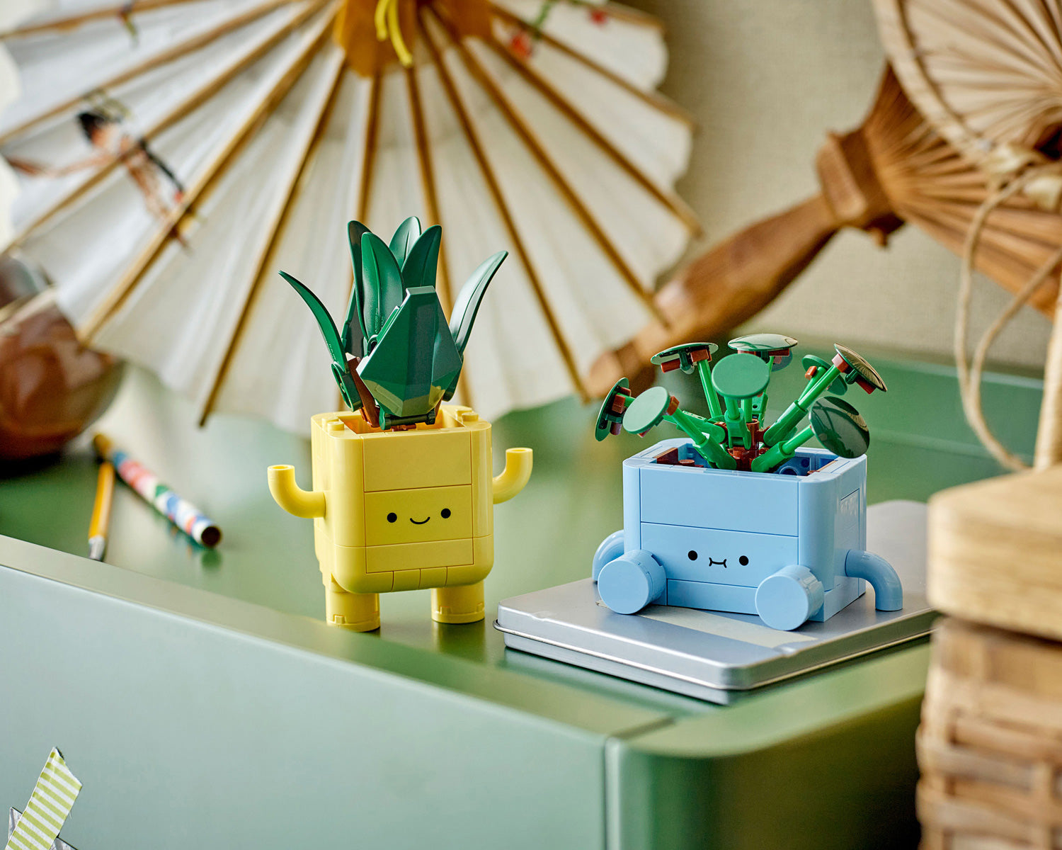 LEGO Botanicals: Happy Plants - Gingerbread House Toys