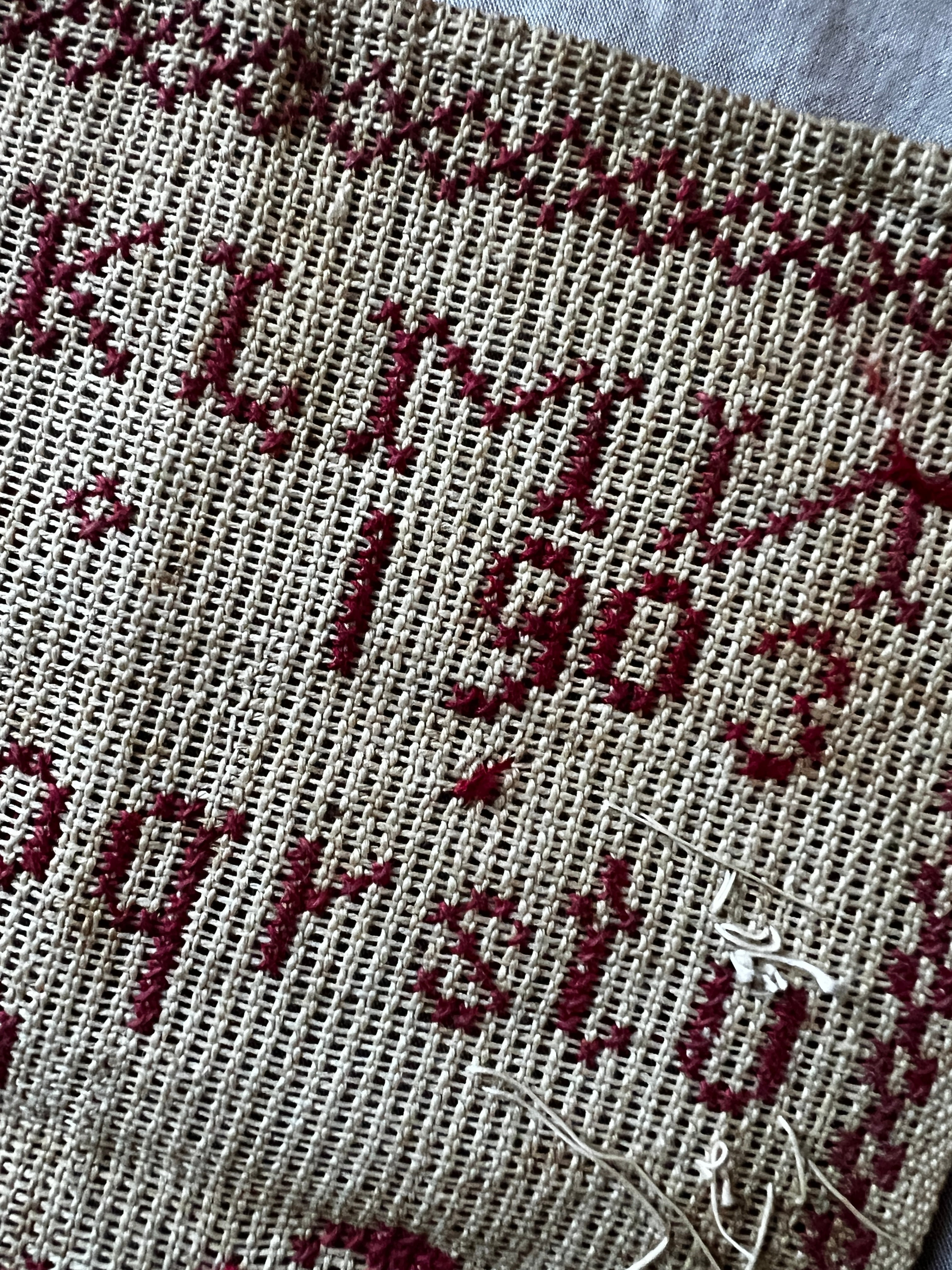 赤糸刺繍サンプラー – France Antique 銀色アンティーク