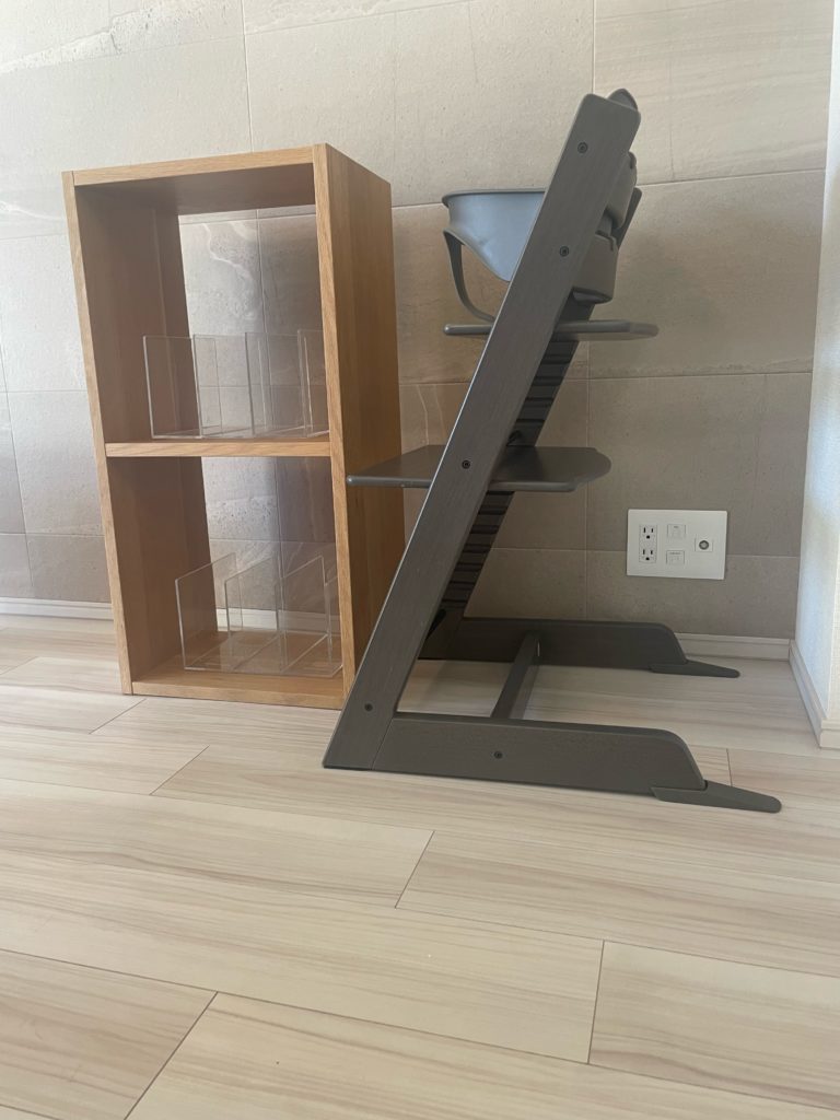 トリップトラップのヘイジーグレーはどんな色？自宅の家具とマッチする