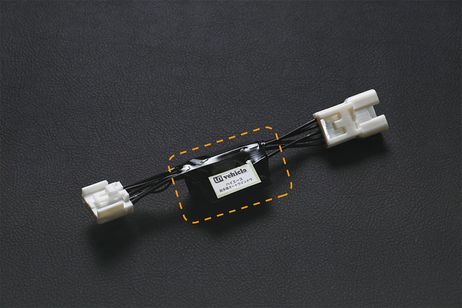 ハイエース200系 専門店 ユーアイビークルの助手席側オートウインドウ