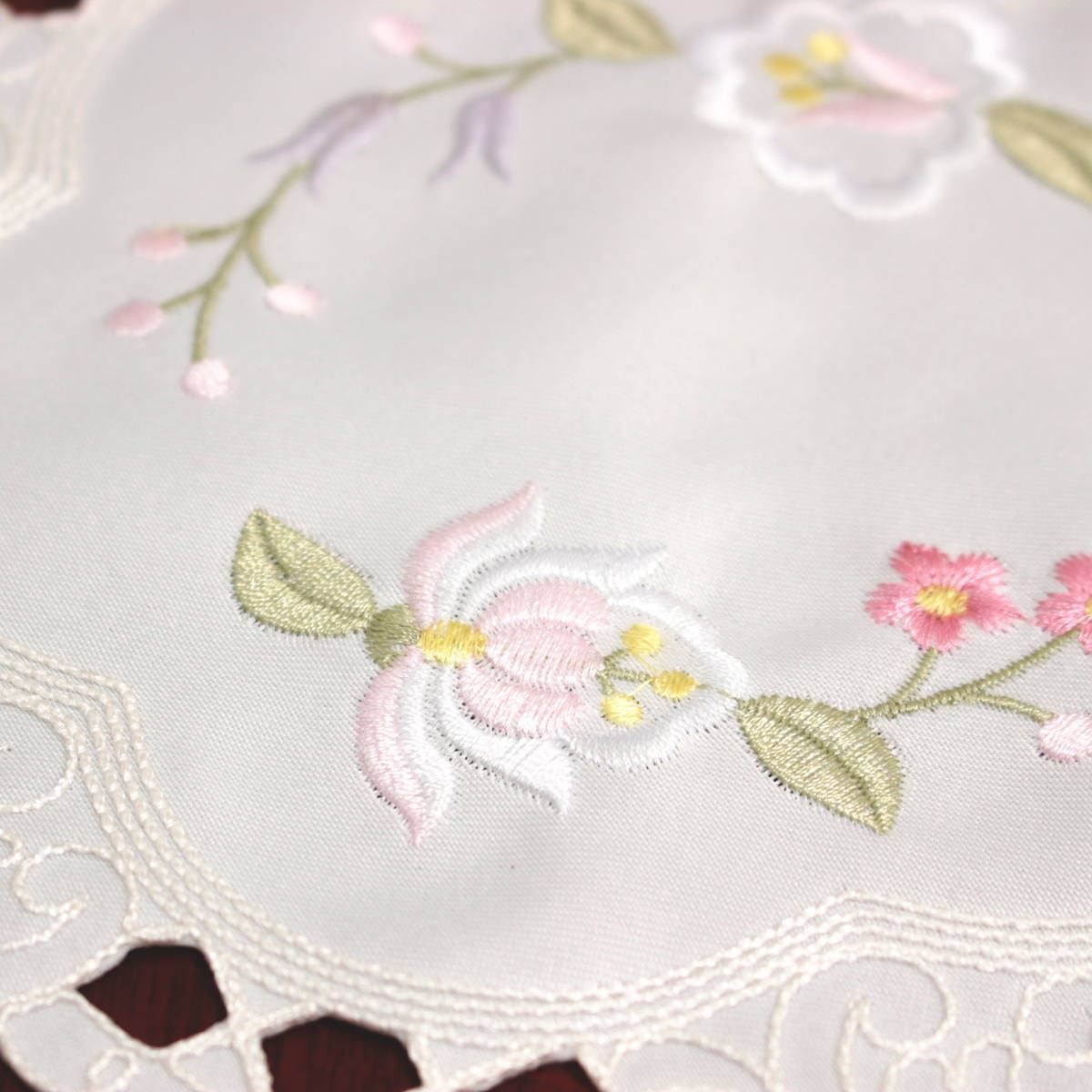 ドイリー 約20cm ピンクフラワー刺繍 [Epanouir]｜インテリアレース